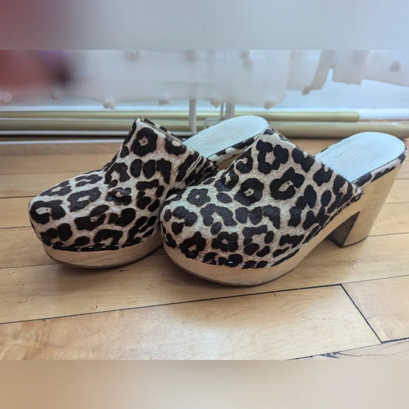 Size 7 Charlotte Stone Clogs - Picture 2 of 3